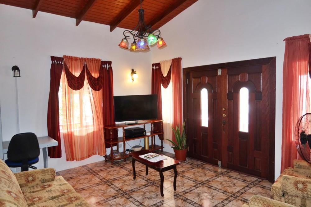Elegant Rays Apartment- Golf Course , Grenada Grand Anse Exteriör bild
